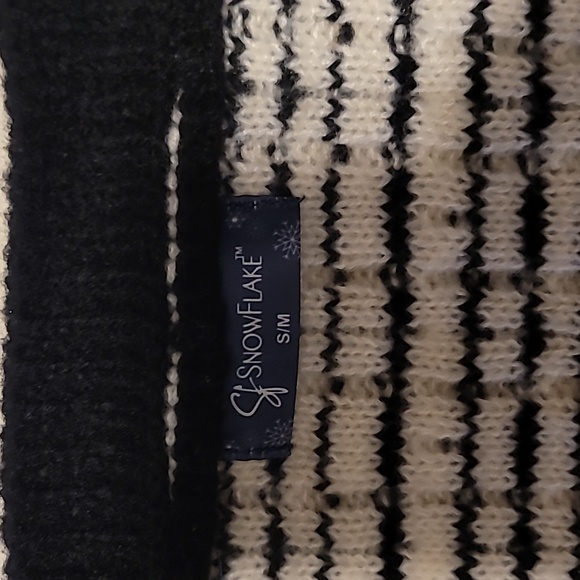 New super soft and warm sweater with gold buttons, size S/M - Picture 6 of 9